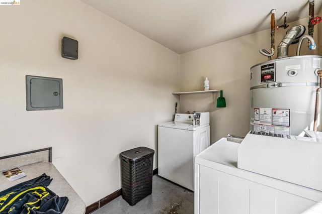 76 Oakes Blvd., San Leandro, CA 94577