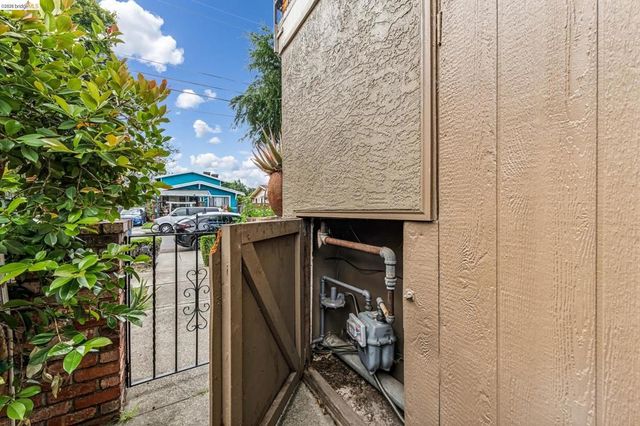 76 Oakes Blvd., San Leandro, CA 94577