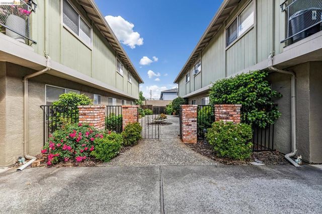 76 Oakes Blvd., San Leandro, CA 94577