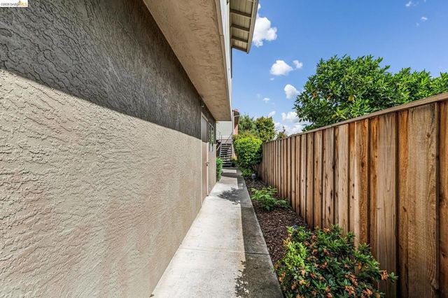 76 Oakes Blvd., San Leandro, CA 94577