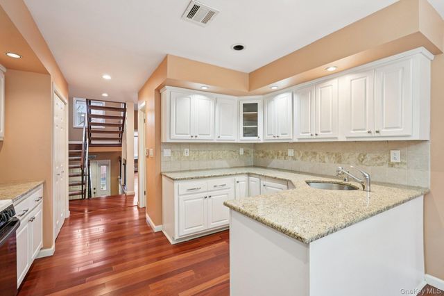 10 Omni Court, New City, NY 10956