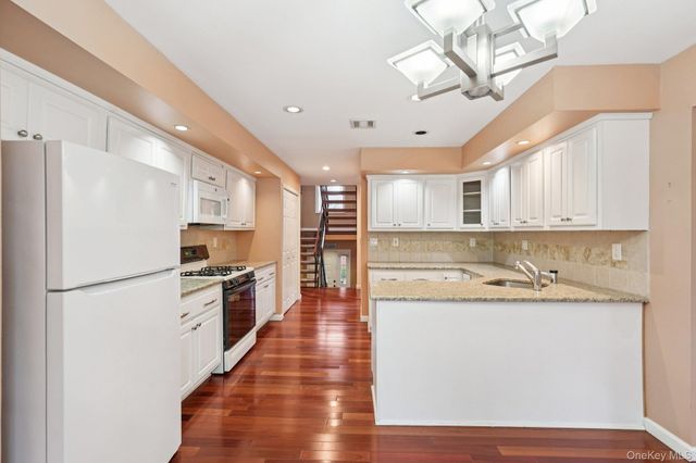 10 Omni Court, New City, NY 10956