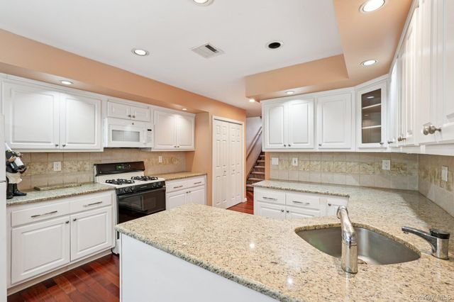 10 Omni Court, New City, NY 10956