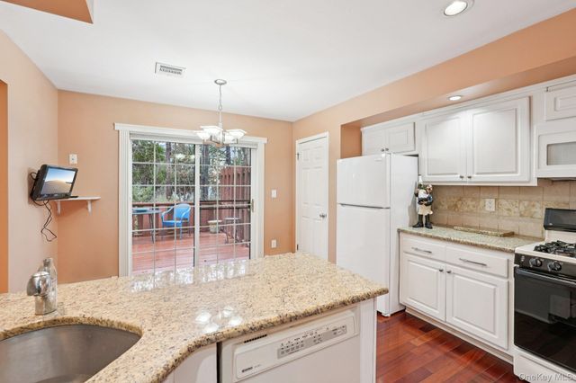 10 Omni Court, New City, NY 10956