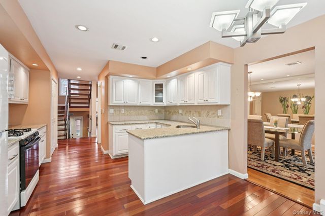 10 Omni Court, New City, NY 10956