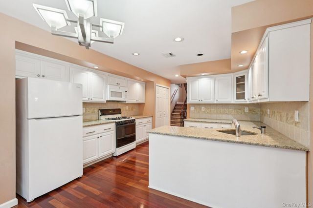 10 Omni Court, New City, NY 10956