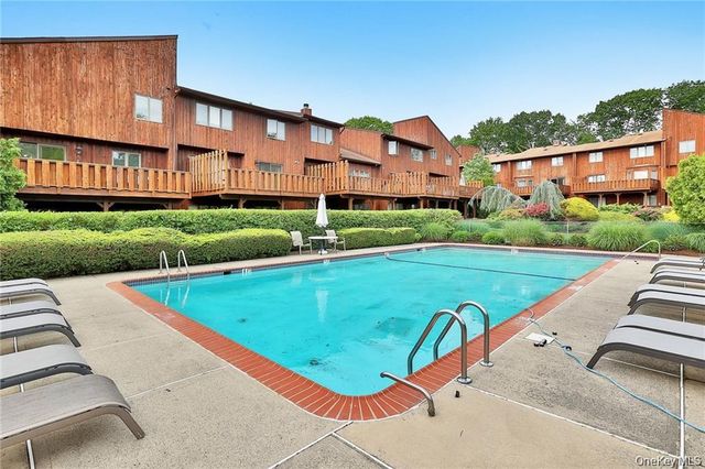 10 Omni Court, New City, NY 10956