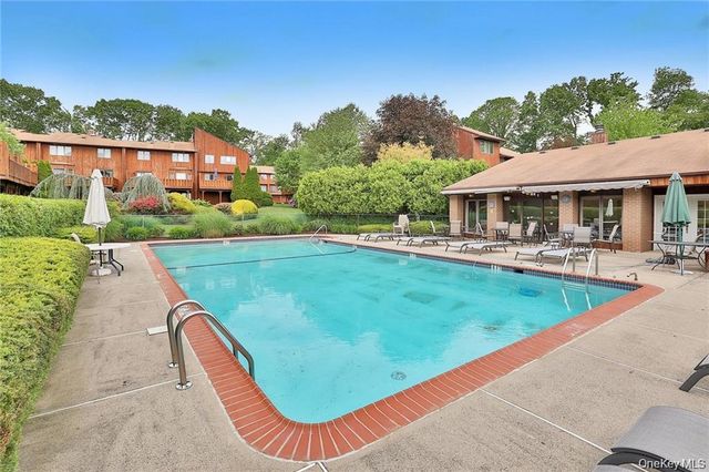 10 Omni Court, New City, NY 10956