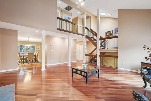 10 Omni Court, New City, NY 10956