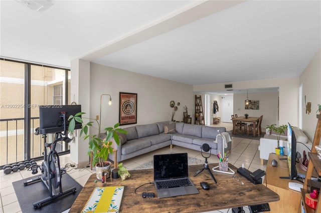 16175 Golf Club Rd 212, Weston, FL 33326