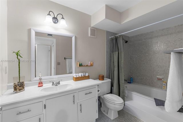 16175 Golf Club Rd 212, Weston, FL 33326