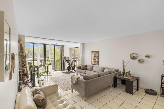 16175 Golf Club Rd 212, Weston, FL 33326