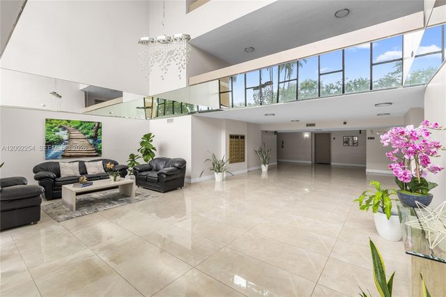 16175 Golf Club Rd 212, Weston, FL 33326