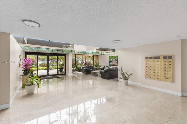 16175 Golf Club Rd 212, Weston, FL 33326