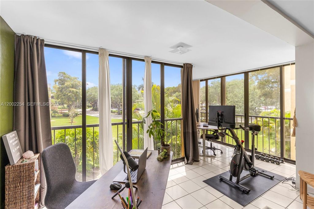 16175 Golf Club Rd 212, Weston, FL 33326