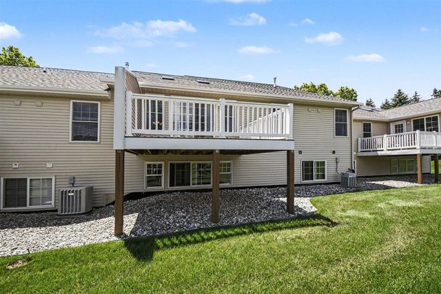 6589 Gracepoint Drive 77, Caledonia, MI 49316