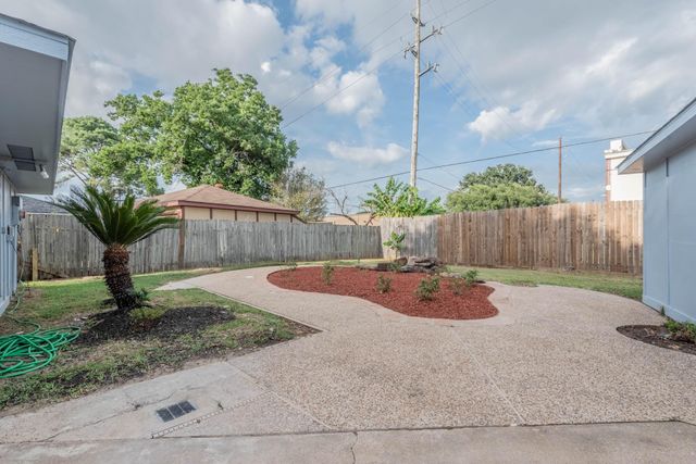 423 Gentilly Drive, Katy, TX 77450