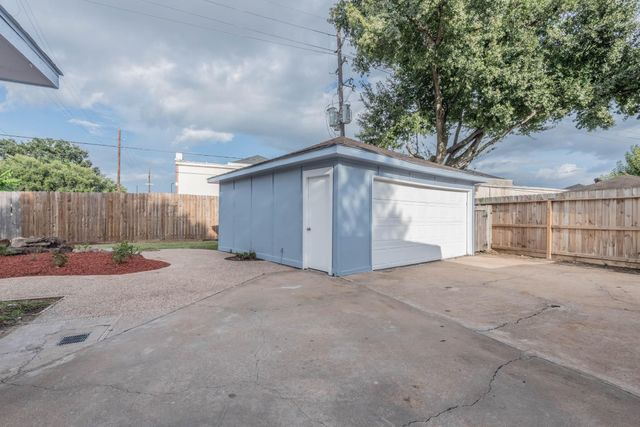 423 Gentilly Drive, Katy, TX 77450