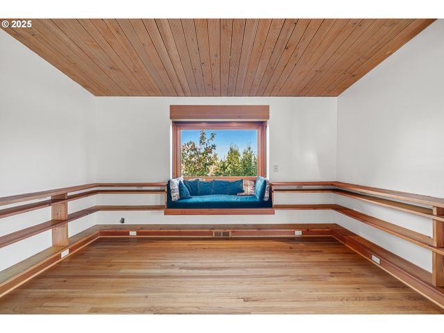 2705 Nw PETTYGROVE St, Portland, OR 97210