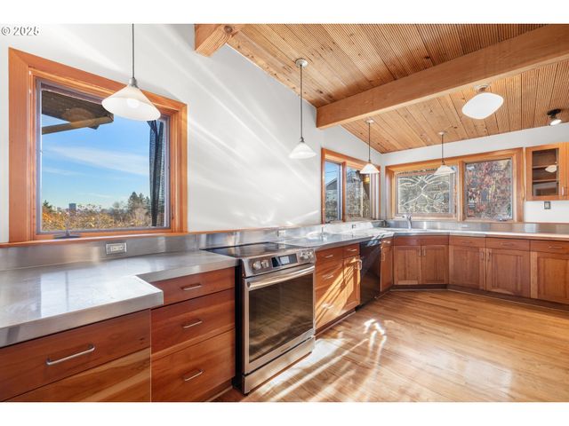 2705 Nw PETTYGROVE St, Portland, OR 97210