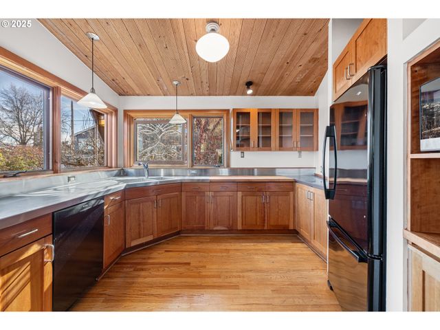 2705 Nw PETTYGROVE St, Portland, OR 97210