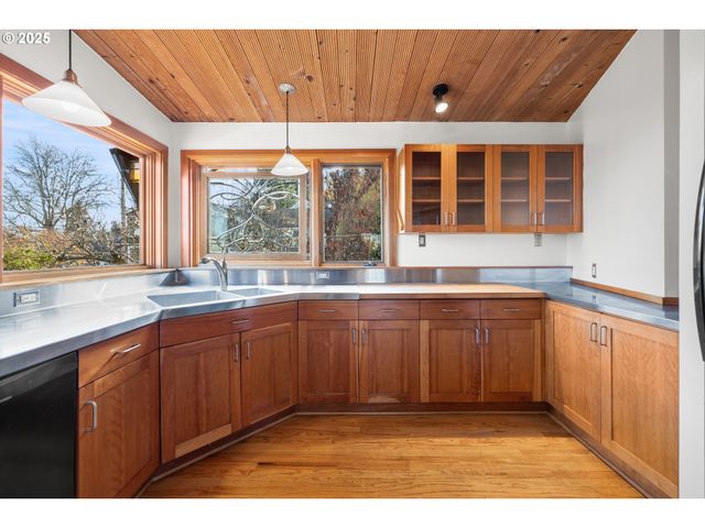 2705 Nw PETTYGROVE St, Portland, OR 97210