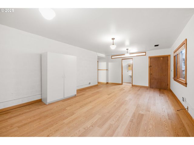 2705 Nw PETTYGROVE St, Portland, OR 97210