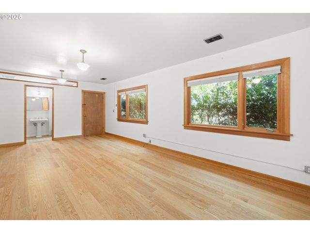 2705 Nw PETTYGROVE St, Portland, OR 97210