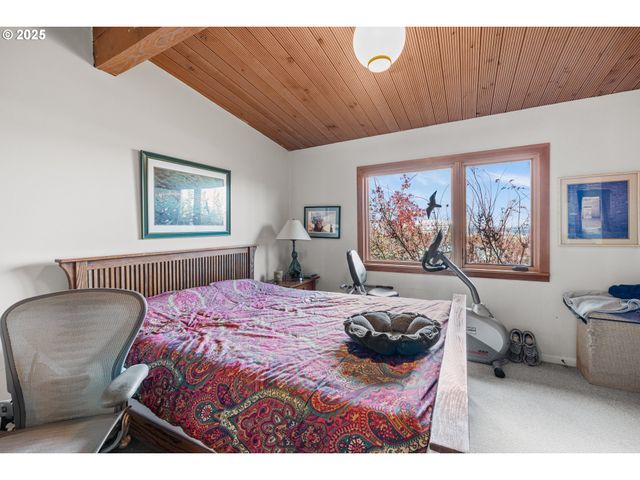 2705 Nw PETTYGROVE St, Portland, OR 97210