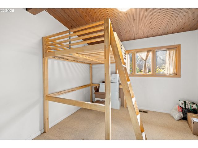 2705 Nw PETTYGROVE St, Portland, OR 97210