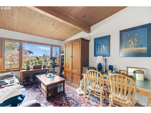 2705 Nw PETTYGROVE St, Portland, OR 97210