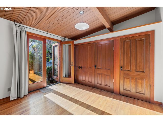 2705 Nw PETTYGROVE St, Portland, OR 97210