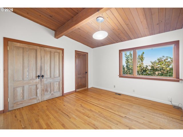 2705 Nw PETTYGROVE St, Portland, OR 97210