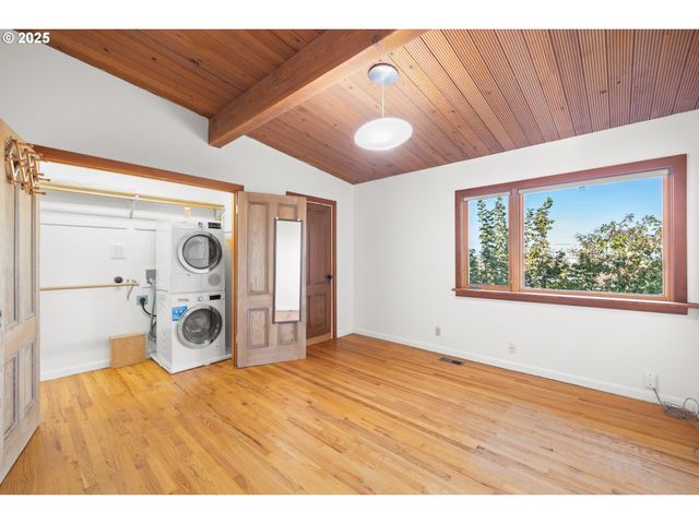 2705 Nw PETTYGROVE St, Portland, OR 97210