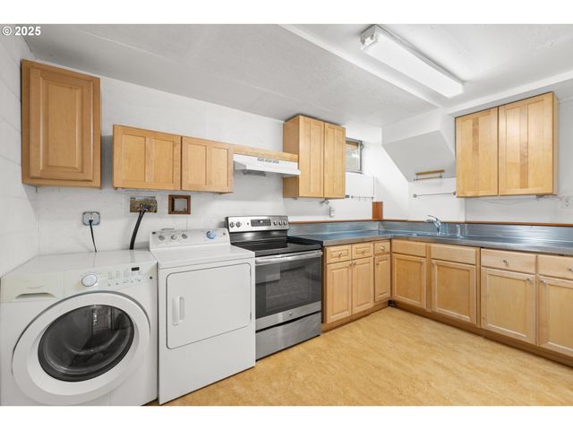 2705 Nw PETTYGROVE St, Portland, OR 97210