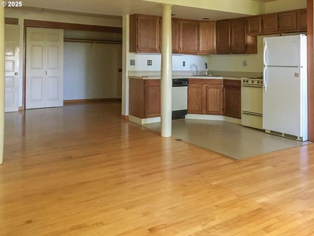 2705 Nw PETTYGROVE St, Portland, OR 97210