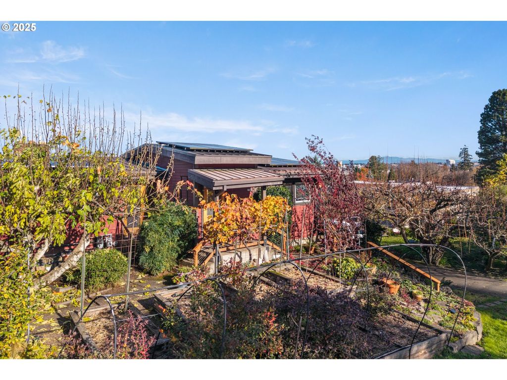 2705 Nw PETTYGROVE St, Portland, OR 97210