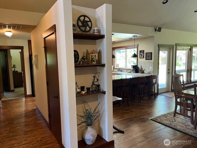2901 S Bay Road NE, Olympia, WA 98506