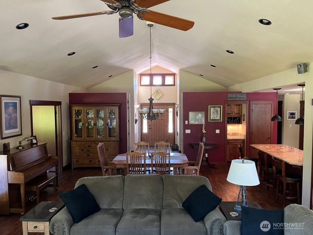 2901 S Bay Road NE, Olympia, WA 98506
