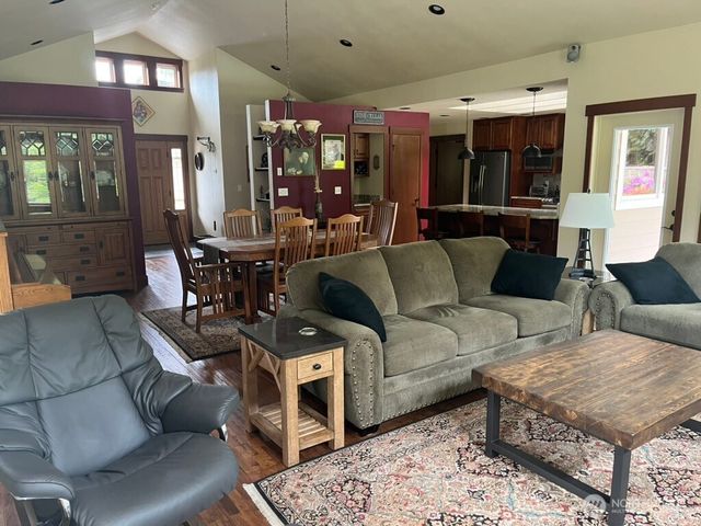 2901 S Bay Road NE, Olympia, WA 98506