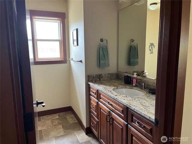 2901 S Bay Road NE, Olympia, WA 98506