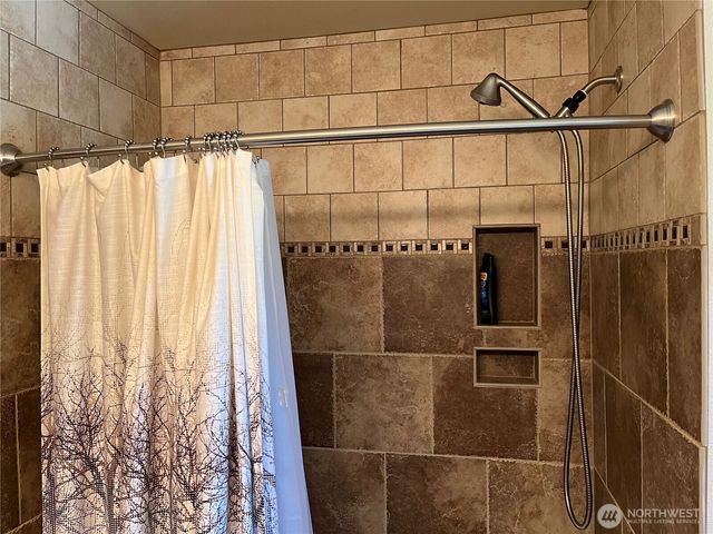 2901 S Bay Road NE, Olympia, WA 98506