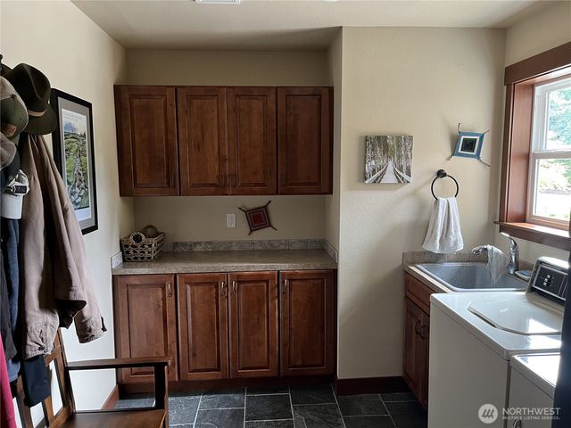 2901 S Bay Road NE, Olympia, WA 98506