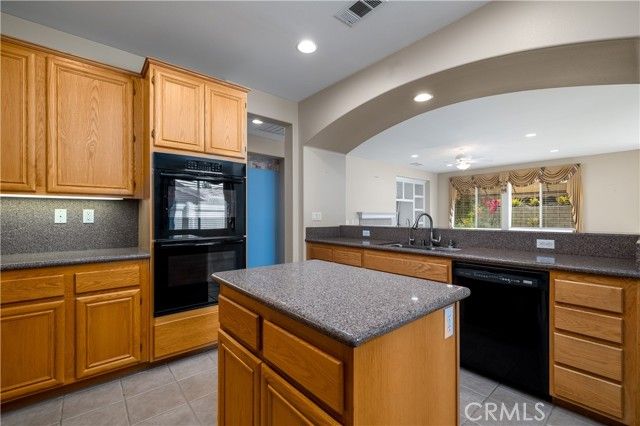 39483 Almaden Circle, Murrieta, CA 92563