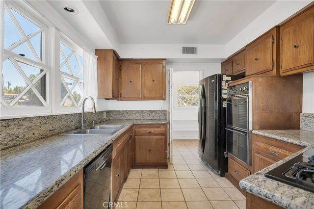 23635 Bessemer Street, Woodland Hills, CA 91367