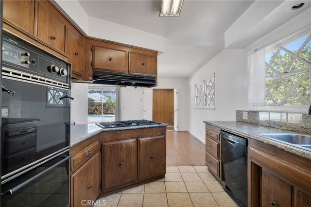 23635 Bessemer Street, Woodland Hills, CA 91367