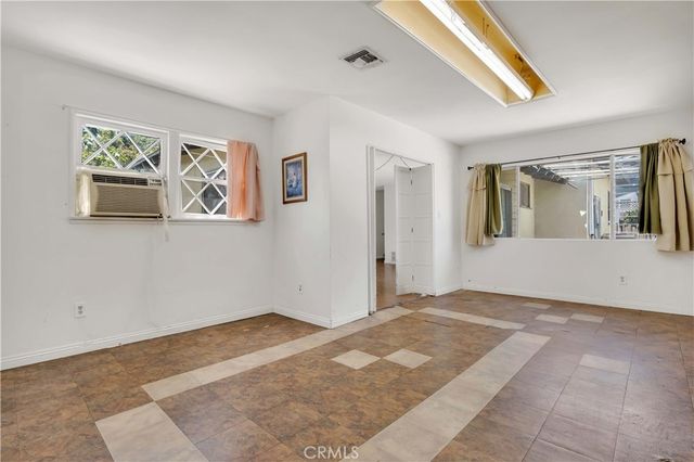 23635 Bessemer Street, Woodland Hills, CA 91367