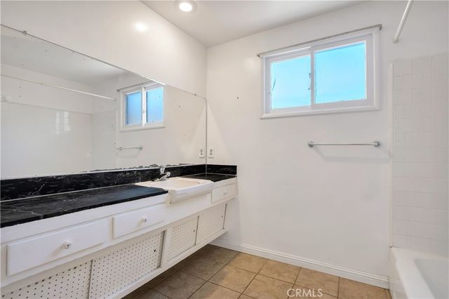 23635 Bessemer Street, Woodland Hills, CA 91367
