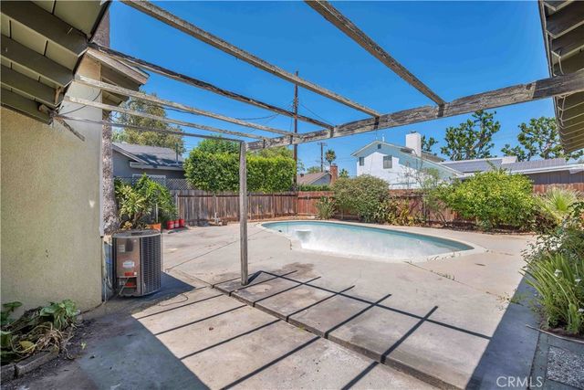 23635 Bessemer Street, Woodland Hills, CA 91367