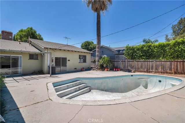 23635 Bessemer Street, Woodland Hills, CA 91367